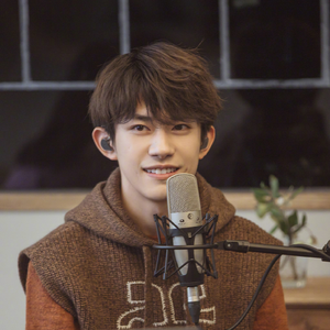 爆操白丝袜美女教头
